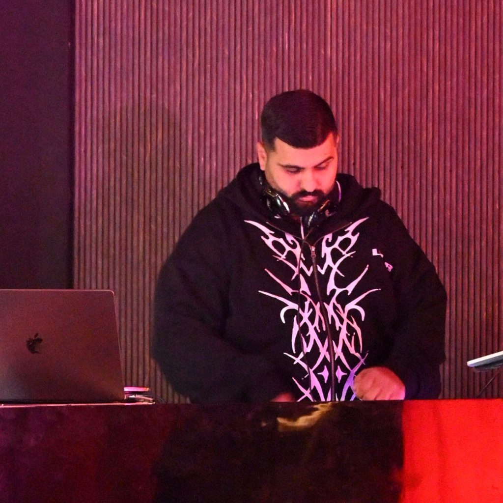 house DJ chill tunes music